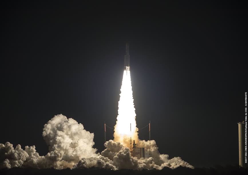 Airbus Safran Launchers: Ariane 5 schlägt mit den 79. erfolgreichen Flug in Folge eigenen Nutzlastrekord