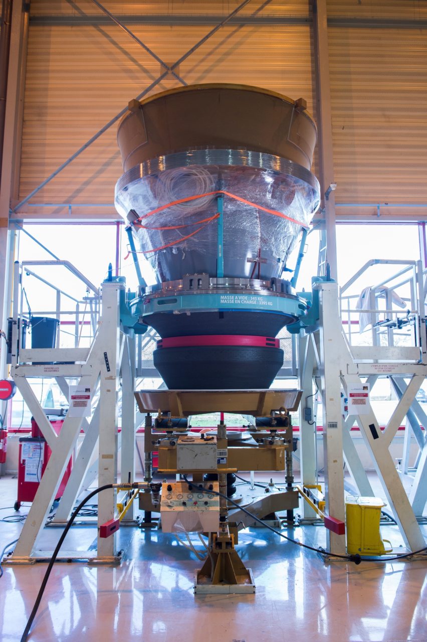 La 1ere tuyère du booster P120 commun à Ariane 6 et Vega-C en route vers Kourou